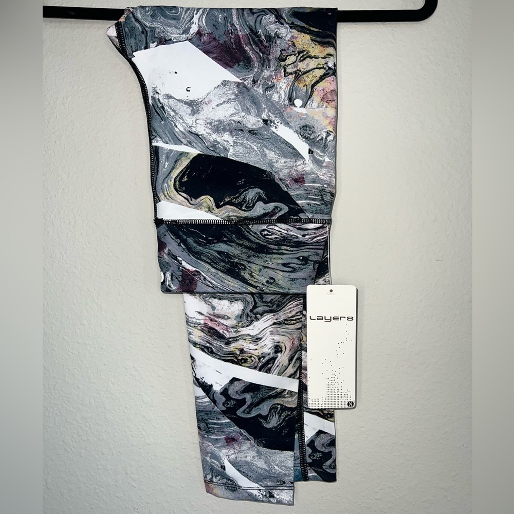 067. NWT Layer 8 Marble 7/8 Leggings - Size Small
